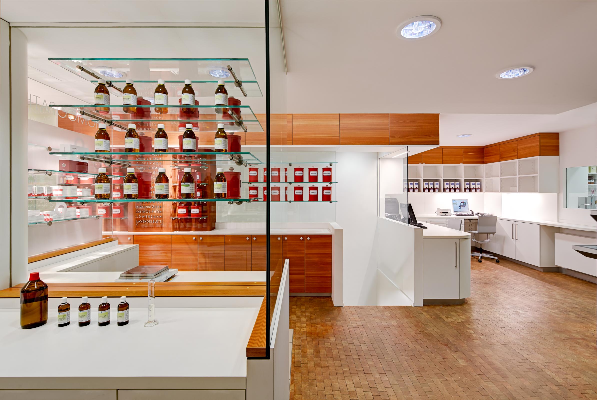 Barlach-Apotheke Bad Boll, Arbeitsbereich und Rezeptur