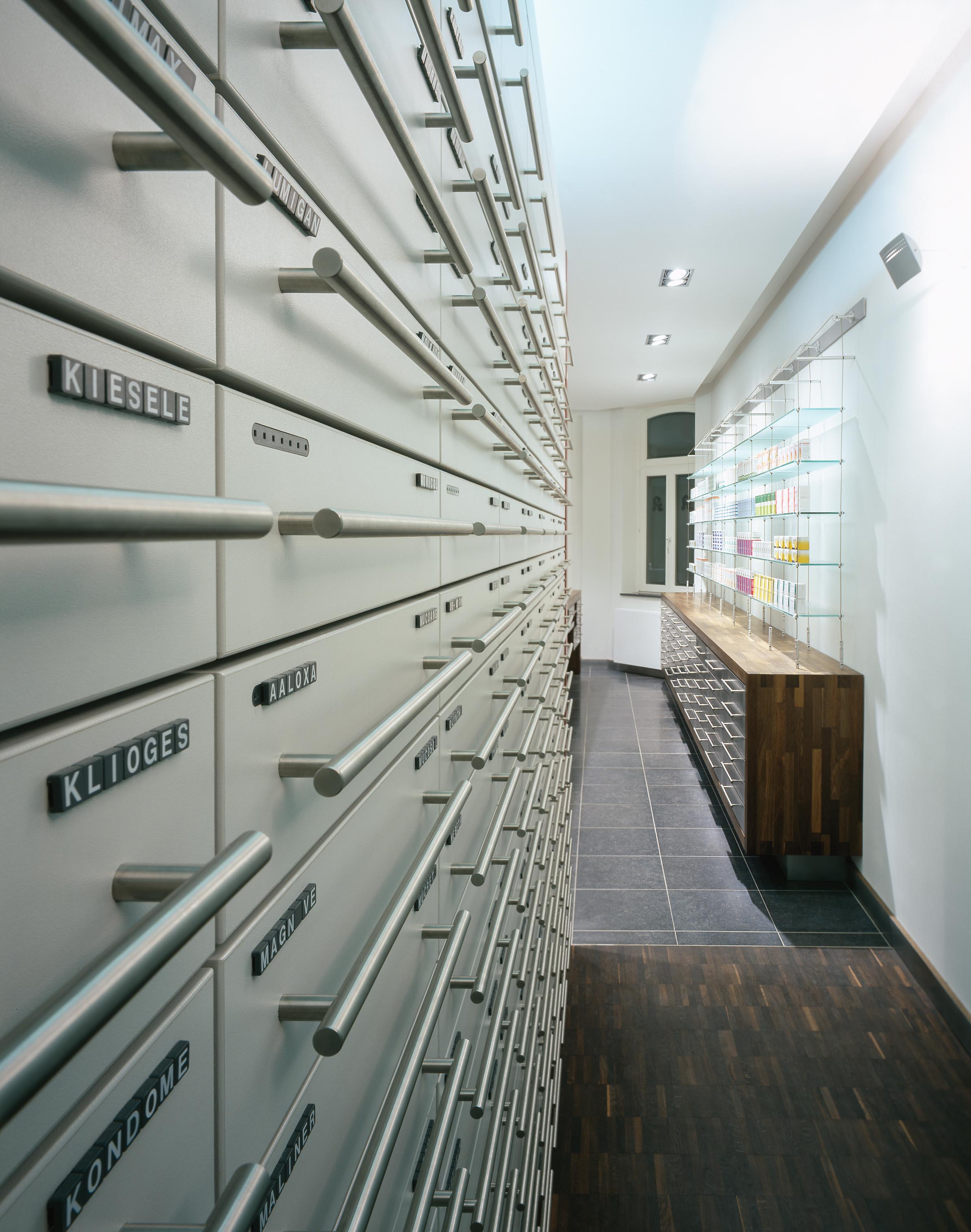 Drawer columns, medicine display and fast-moving products