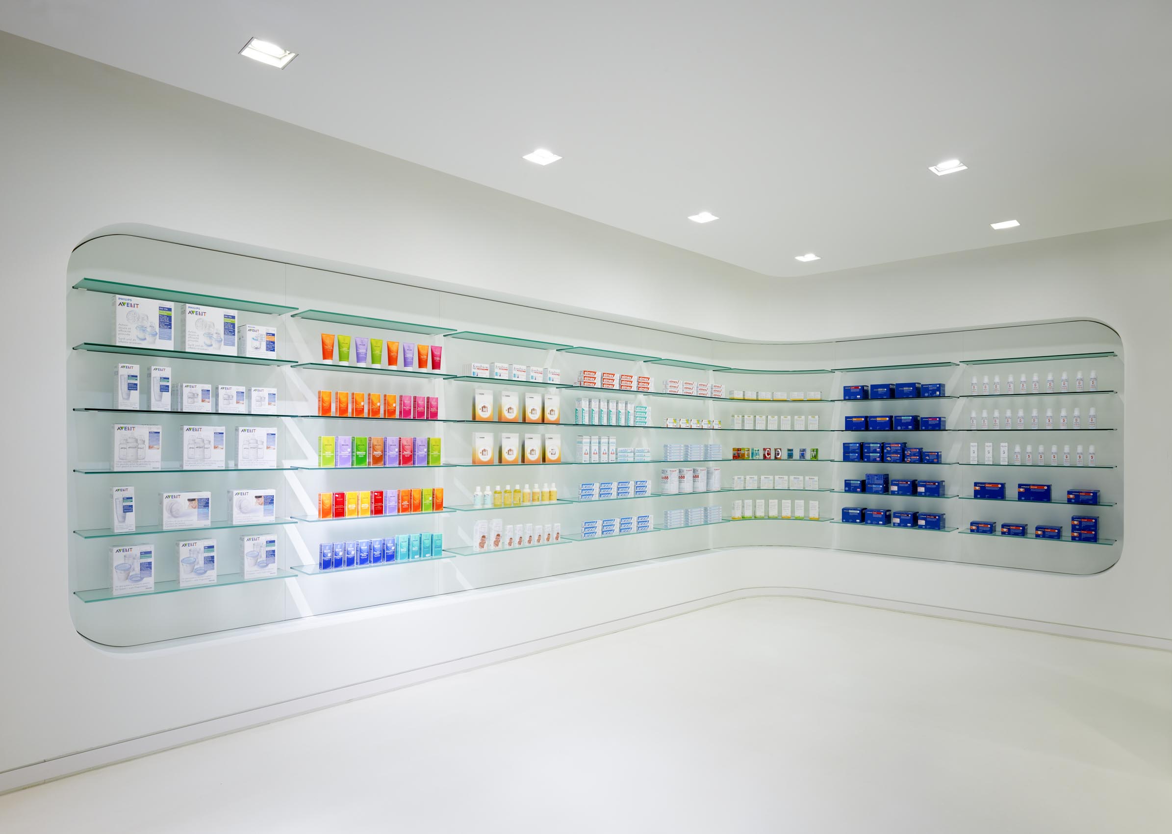 Self-service shelving with rounded corners