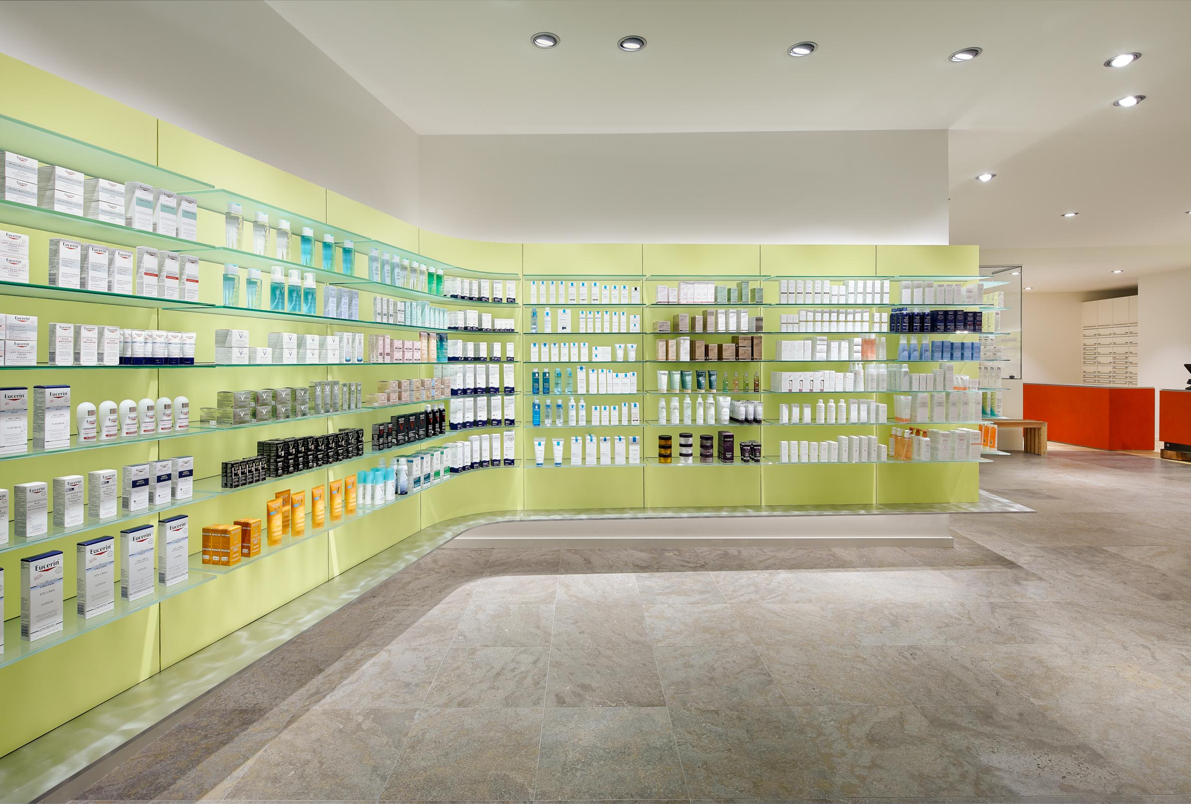 Stadt-Apotheke Köln, Eingangsbereich und Freiwahl