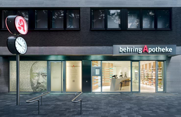 Behring Apotheke, Fassade