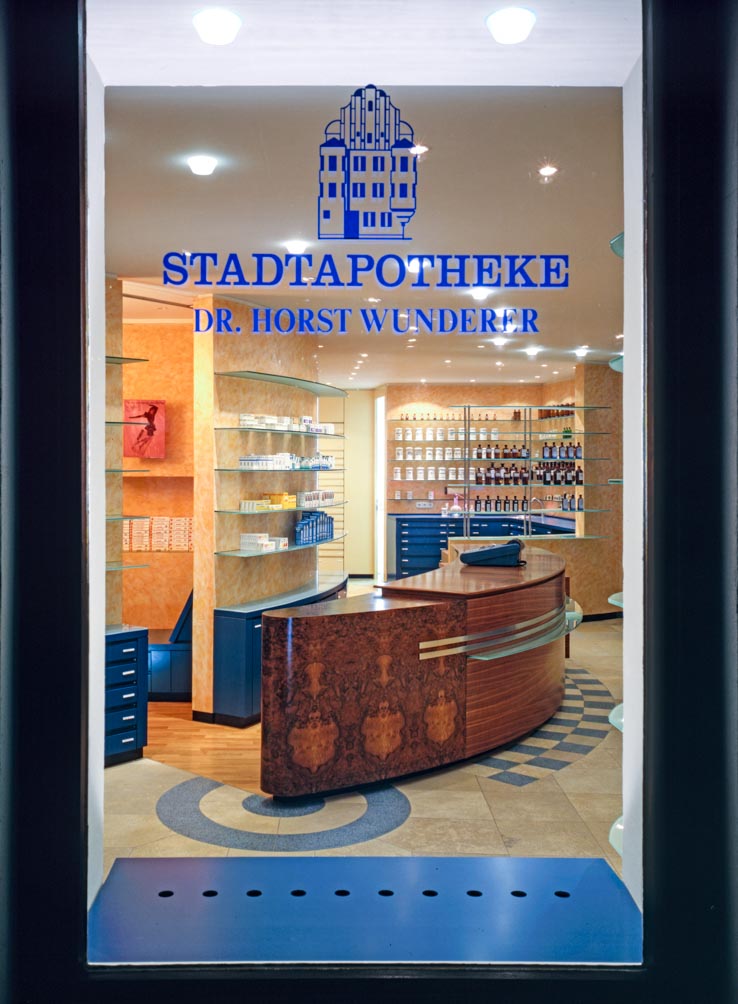 Stadtapotheke, Schaufenster